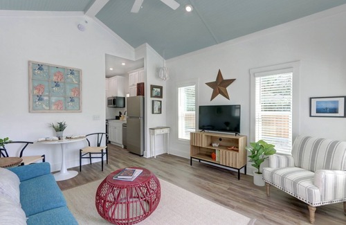 Thunderbolt Cottage | Coastal Grandma Cottage - 5 min to SAV, 15 to Beach By Lucky Savannah