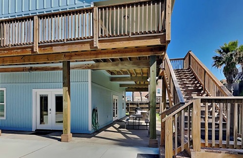 Leeward Sands House | Coastal Hideaway | Cozy + Pet-Friendly Retreat
