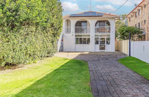 Tweed Heads House | Coastal Home Retreat - Spacious, Sleeps 12