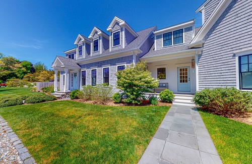 North Chatham House | Coastal home w/saltwater pool, private beach access & chef's kitchen - dogs OK