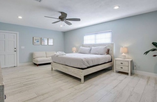 North Palm Beach House | Coastal home with 2 master suites, private pool, and close to the beach