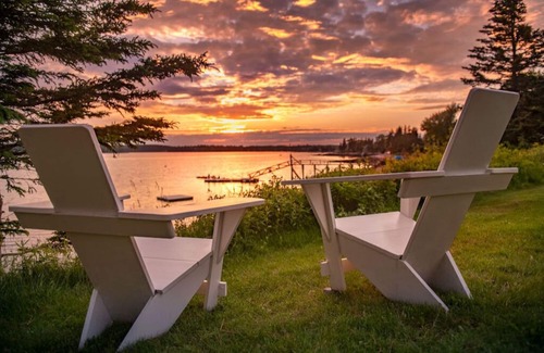 Boothbay Harbor Apartment | Coastal King | Ocean Deck | No Hidden Fees
