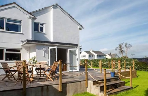 Carlyon Bay House | Coastal Luxury near Fowey - 5 mins to Beach & Golf