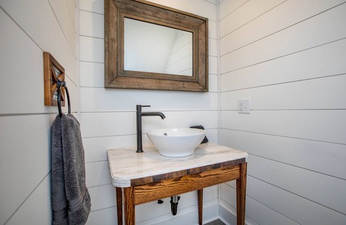 Wiscasset Other | Coastal Maine Cozy Farmhouse for Family Vacations & Wedding Ceremonies
