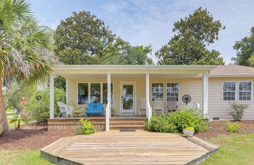 Newport House | Coastal Newport Home w/ Water View & Access!