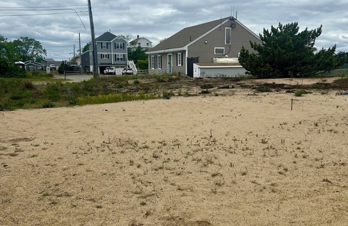 Newbury Cottage | Coastal Plum Island Cottage Steps From Beach