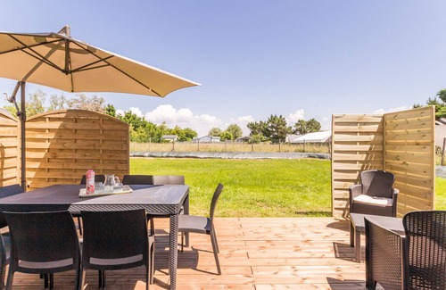 Asserac Cottage | Coastal Retreat: Modern Home 100m from Sea, Close to Shops, Spacious Garden, WiFi, Baby-Friendly