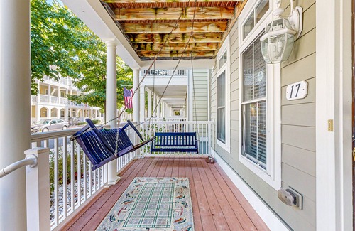 Sunset Island House | Coastal retreat with beach and shared pool - balconies, AC, & W/D