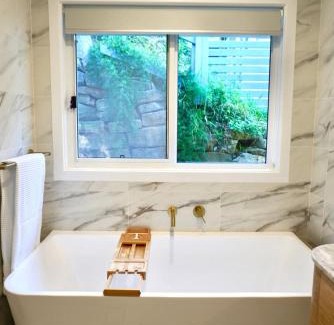 Tascott House | Coastal Retreat with Water Views