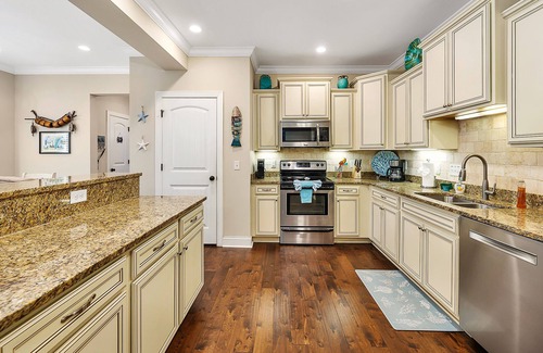 Saint Simons Island House | Coastal Serenity by Sandy — Near Beach, Pool + Bikes Included!