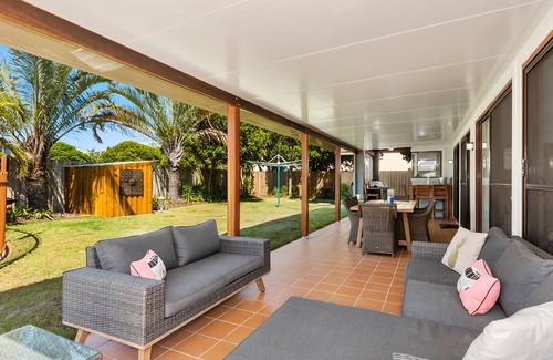Casuarina House | Coastal Soul - Pet Friendly, Family Entertainer with Pool