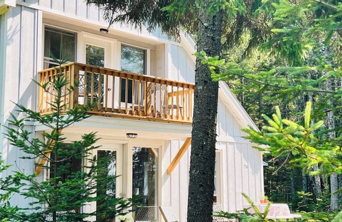 Spruce Head House | Coastal Spruce Head Retreat dog friendly & near restaurants, stores, activities.