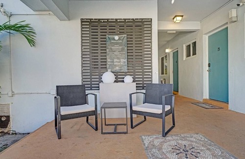 North Beach Apartment | Coastal Studio by Hollywood Beach Boardwalk