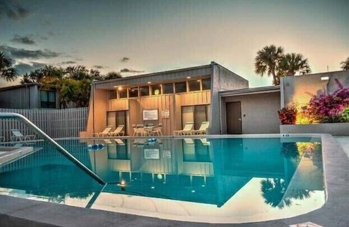 South Gate Ridge House | Coastal townhome 6 miles from Siesta Key - 30day minimum stay