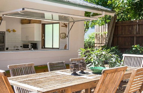 Killcare Heights House | Coastal vintage cottage brimming with character and charm just moments to beaches, bay and cafes.
