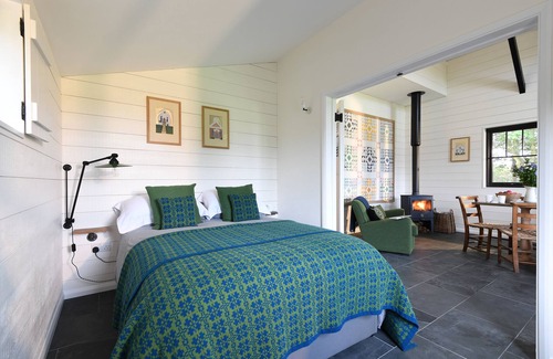 Llantwit Major Cabin | Coastal Walden Lodge