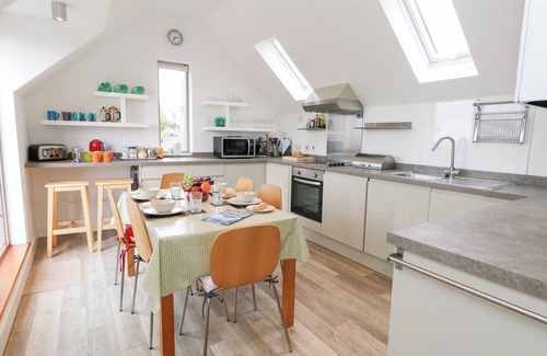 Wyke Regis Cottage | COASTGUARD LOOKOUT, family friendly in Wyke Regis