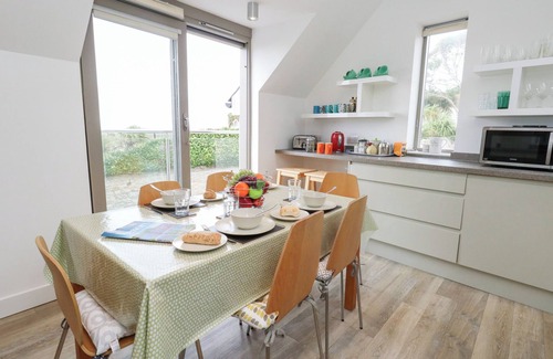 Wyke Regis Cottage | COASTGUARD LOOKOUT, family friendly in Wyke Regis