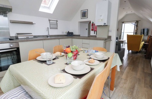 Wyke Regis Cottage | COASTGUARD LOOKOUT, family friendly in Wyke Regis