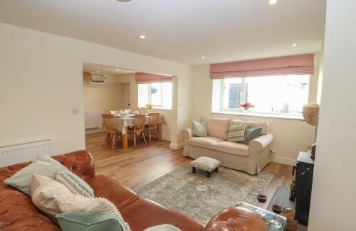 Keswick House | Cobble Cottage
