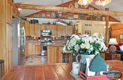 Zenda House | Cobblestone Cabin- 5 minutes from Geneva Lake, Easy Access to Snowmobile Trails!