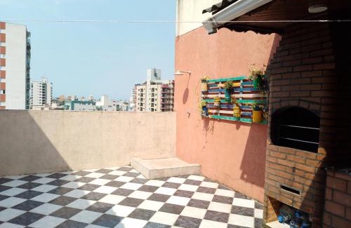 Vila Julia Apartment | Cobertura com Churrasqueira própria e Wi-Fi perto da Praia - Excelente para Família e Amigos