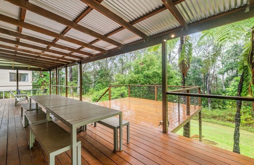 North Maleny House | Cockatoo Hideaway - Cabin and Log House - Secluded and Relaxing Hideaway