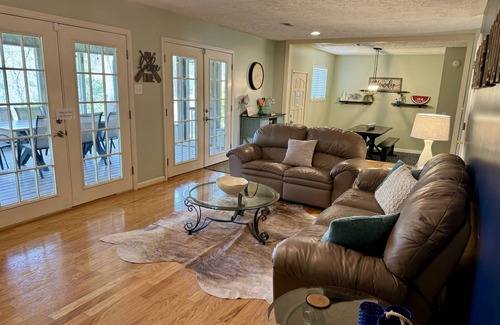Jamestown House | Cocktail Cove 4 bedroom 2 bath by Jamestown Marina