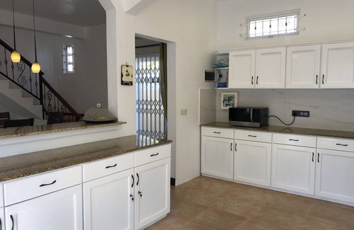 Pereybere Villa | Coco Villa : a 10-minute ‘flip-flop’ ride from Pereybere beach