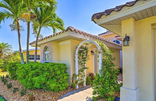 Cocoa Isles Country Club Cottage | Cocoa Beach Studio ~ 2 Mi to the Sandy Shore!
