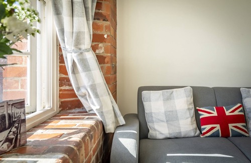 York Apartment | Cocoa Suites 35 - sleeps 3 guests in studio apartment