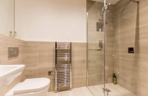 York Apartment | Cocoa Suites 5 - sleeps 2 guests in studio apartment