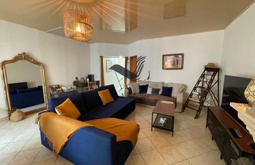 Rochefort House | Cocon Bleu - Maison idéalement située avec jardin