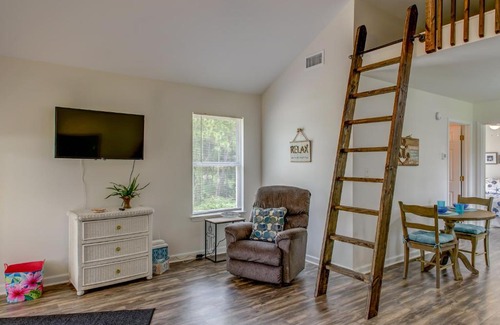 Pass Chateau Harbor House | Coconut Cottage - Feel like you are sleeping in a treehouse! Bikes included - close to bike trail home