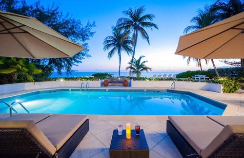 Seven Mile Beach House | Coconut Walk: Luxe Seven Mile Beach Estate w/Private Barefoot Beachfront, Pool,