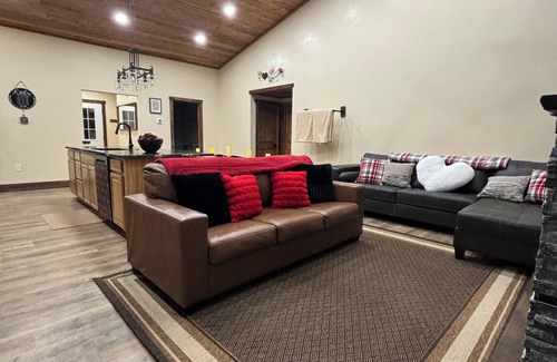 Lava Hot Springs House | Coeur de Lava, “Heart of Lava”; 3 bed 3bath house, great space in&out on 3acres.