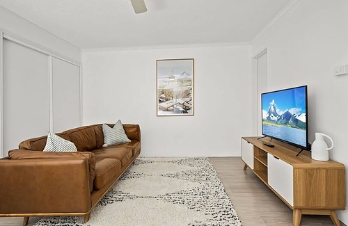 Coffs Harbour Apartment | Coffs Mediterranean Villa 3 is a spacious one bedroom apartment in a gated complex 4