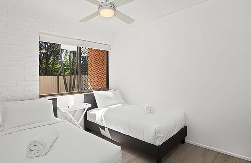 Coffs Harbour Apartment | Coffs Mediterranean Villa 3 is a spacious one bedroom apartment in a gated complex 4