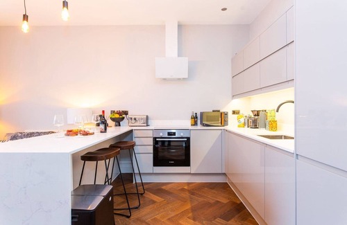 Pontcanna Apartment | Cohost Partners Charming 2BR in Cardiff with Parking