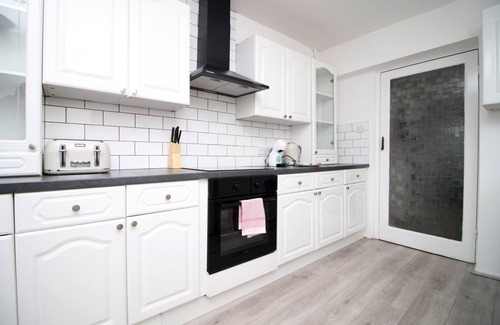 Newport House | Cohost Partners Charming 4BR Home Garden Oasis Parking
