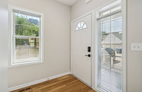 East Isles House | Colfax Flat 5BR 3.5BA Apartment near Uptown