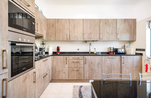 Carvoeiro Ski Chalet | Colina Verde G: Charming 1-Bedroom Townhouse