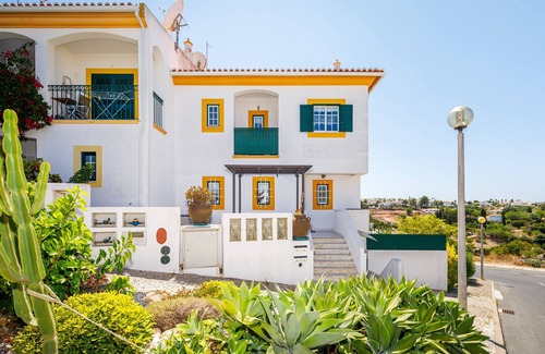 Carvoeiro Ski Chalet | Colina Verde G: Charming 1-Bedroom Townhouse