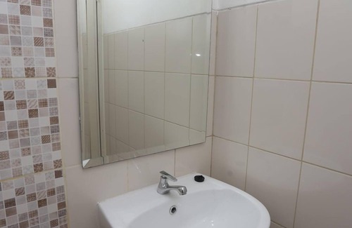 Bekasi Hotel | Collection O 94670 Iconic Rooms Golden