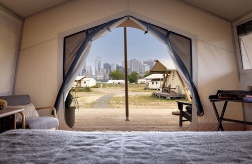 Manhattan Hotel | Collective Governors | Waterfront King Tent | NYC Views & Open Skies