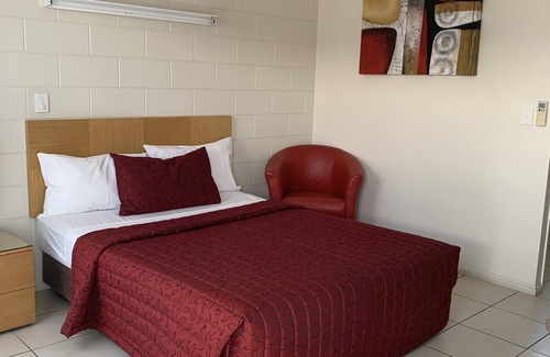 Collinsville Hotel | Collinsville Motel