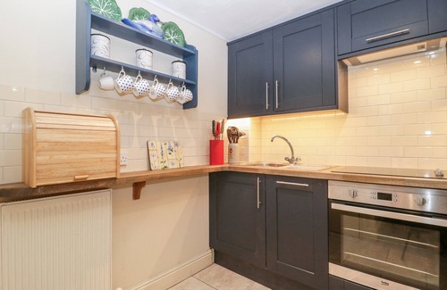 Bridport Cottage | COLLY COTTAGE, pet friendly, character holiday cottage in Dottery
