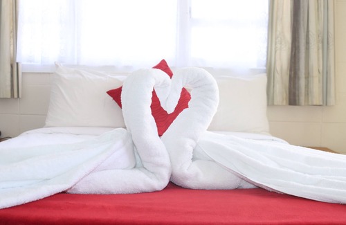 Hamilton Lake Hotel | Colonial City Motel and Conference Centre