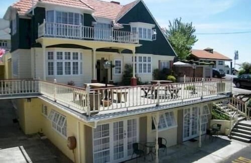 Hamilton Lake Hotel | Colonial City Motel and Conference Centre