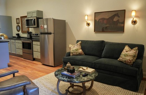 Demopolis Apartment | Colony -The Flats Demopolis